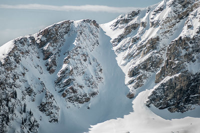 Chute the Moon, big snow year (2010/11). Moonshot is the prominent dog-leg line to the left.