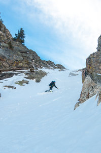 Above the rappels in Chuter Buck. Note rock splitting couloir above; makes for a moderate choke on either side (~10 feet wide)