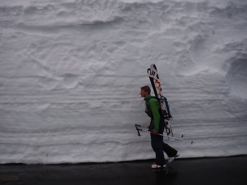 What a "usual" spring time snowpack looks like at Paradise