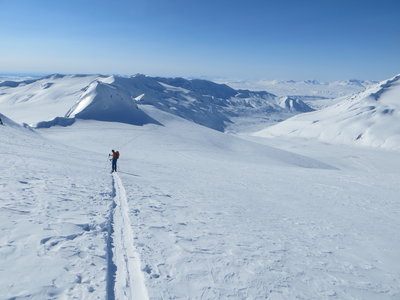 Looking back down the skin track above the flats on the ridge. College Glacier below on the right.