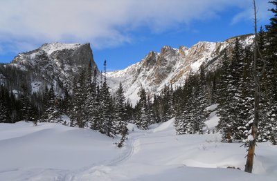 Approaching Dream Lake.