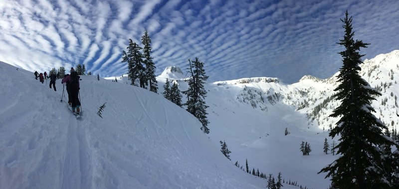 A crowded approach to Artist Point.