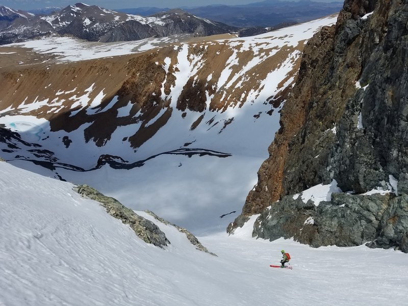 MW Skiing the couloir