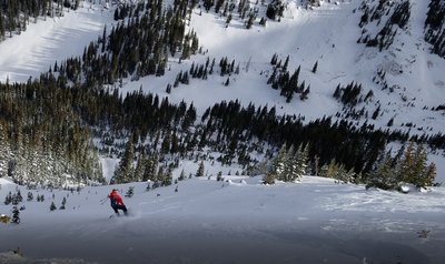 Carl Pluim dropping the initial steep section from the ridge.