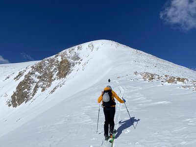 Easy strolling up the ridge, with great views of the Box Creek cirque.