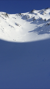 Burnin g turns in that super dry, fine pow.