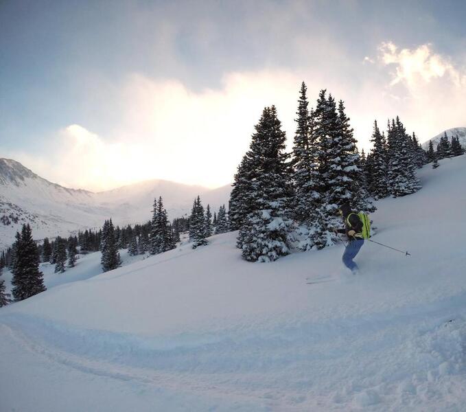 Skiing down to the hut.