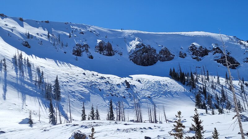 L-R; Tabs 3, 2, and 1, Thompson's, Hourglass and Dog Leg. Faint ski line is coming out of the skier's left of Tab 2 then traversing right, past the boulder field.