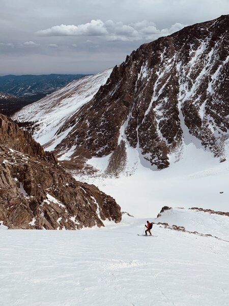 Skiing the middle pitches of the couloir.