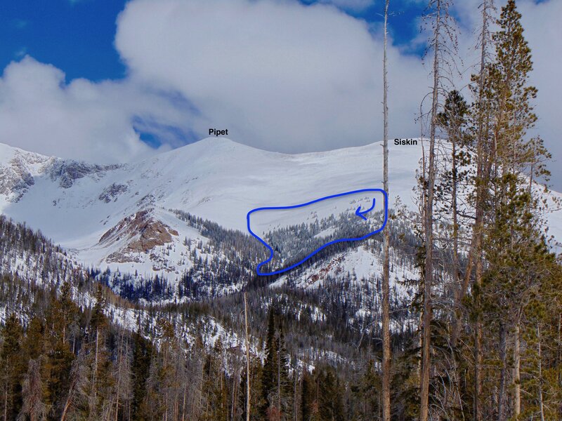 Pipet and Siskin peaks labeled, along with a blue border around the best skiable area and an arrow. Again, possible to start higher but the snow surface is at the mercy of the wind.